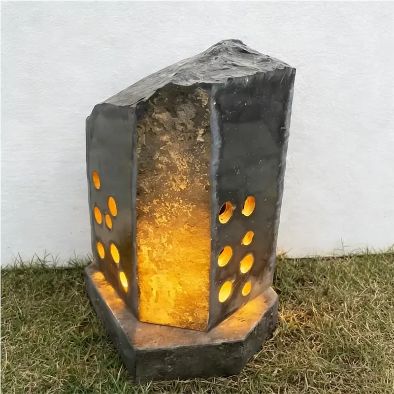 Garden Outdoor Garden Fashionable Natural Basalt Rock Polished Stone Pillar Lamps with Personalized New Design for Sale