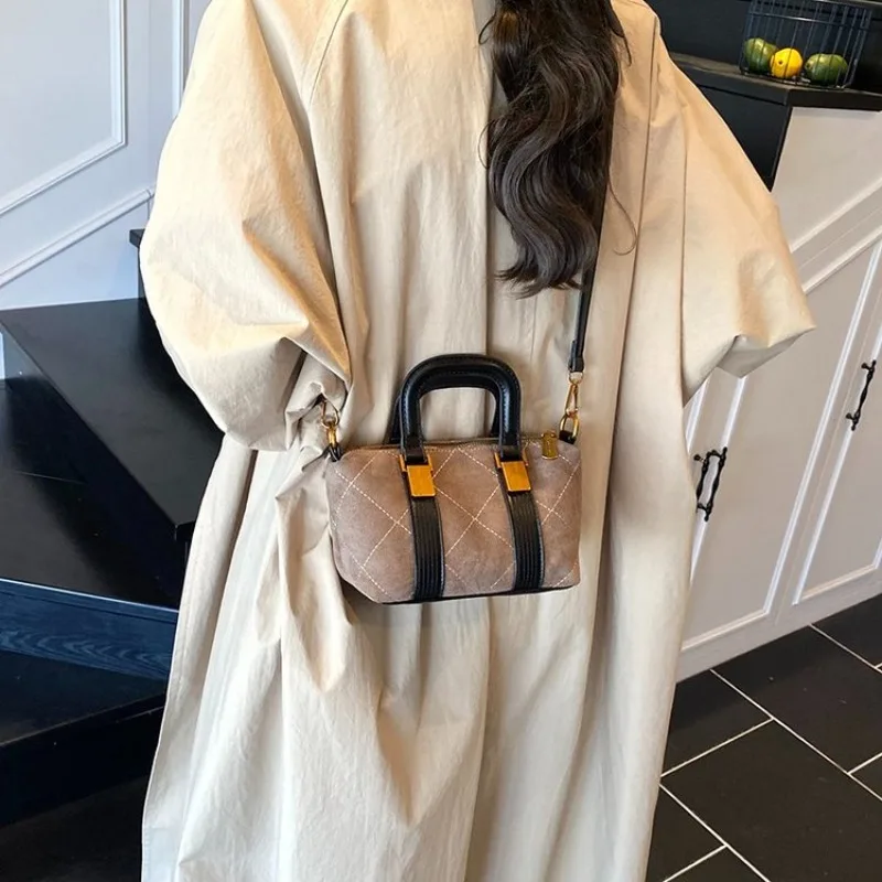 

Chic Designer Solid Color Diaper Bags For Ladies Minimalist Fashion Tote Bag Large Capacity Leather Shoulder Bag Stylish