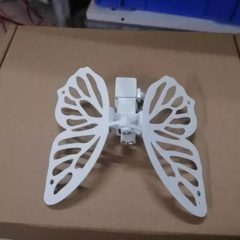 Dispositif d'ouverture et de fermeture électrique, simulation de papillon mécanique à ailes battante