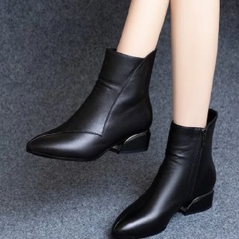 Small Short Boots Soft Leather Thick Heel Medium Heel 2022 Autumn and Winter New Women\'s Black All-match Comfortable Nude Boots