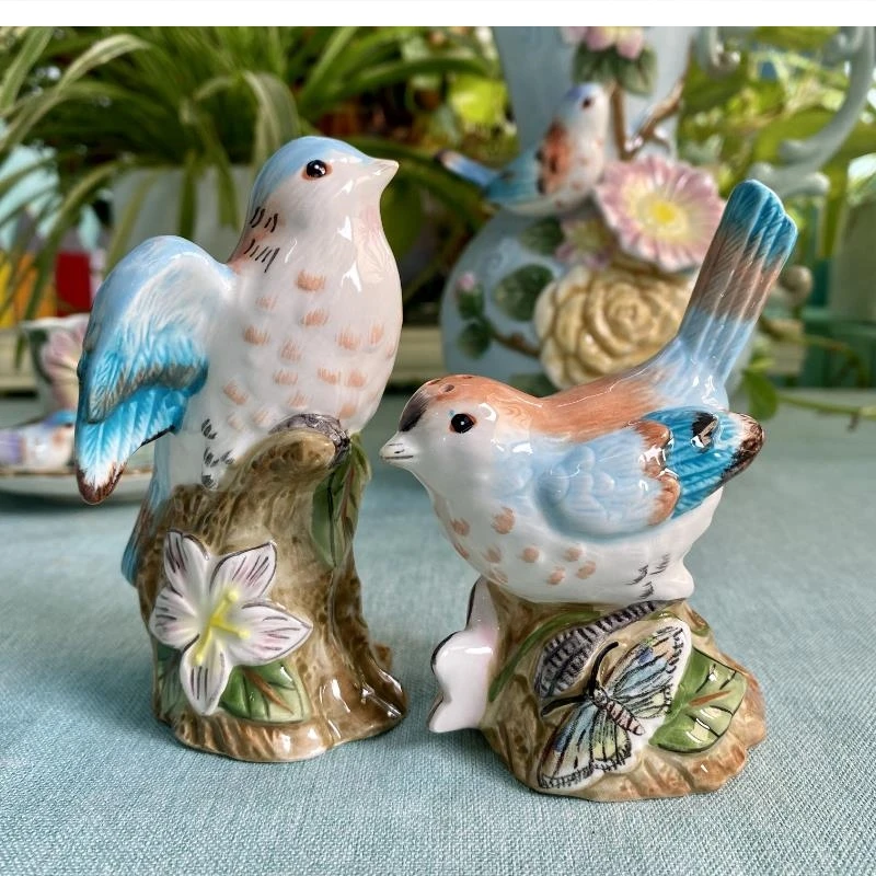 European Ceramic Bird Seasoning jar Dining table with Bluebird knickknacks A pair of pretzel jars home small decoration