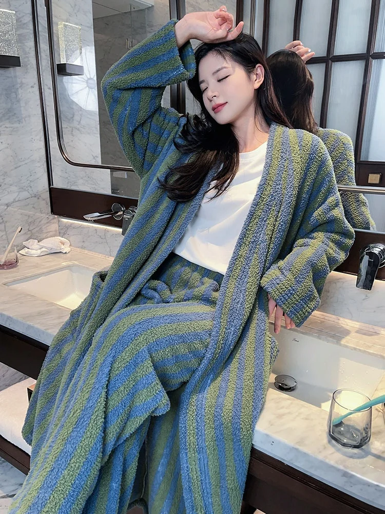 

Couples Long Thiened Coral Fce Flannel Pajamas Luxury Home Clothes Youth Polyester Fiber Winter Season Spwear