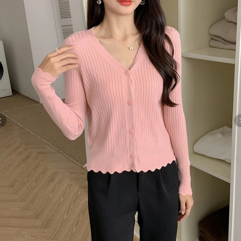 V-neck Knitted Sweater Female Hot Item Internet Celebrity Loose Fit Slimming Effect Paired with Short Cardigan Ins