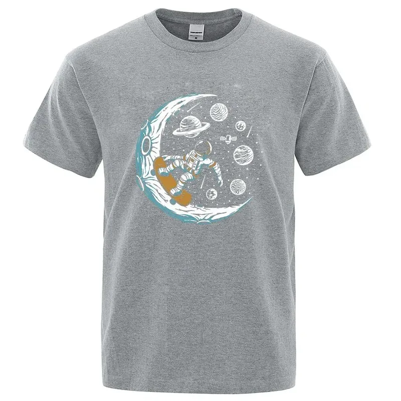 Men Casual T-shirt High Quality Funny Astronaut Skateboarding In Space Moon Print Cool Loose O-neck Short Sleeve Male Tee Tops