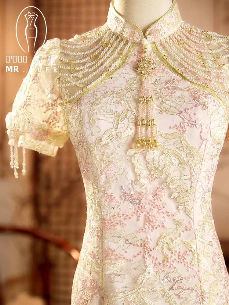 

Новое китайское белое свадебное платье-ципао с коротким рукавом из дышащего полиэфирного волокна, юбка средней длины для помолвки и свадьбы