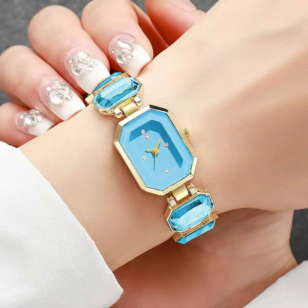 Elegant Women's Watch Fashion Rectangle Dial Ladies Quartz Wrist Watches Girls Clock Reloj Hombre（Without Box）