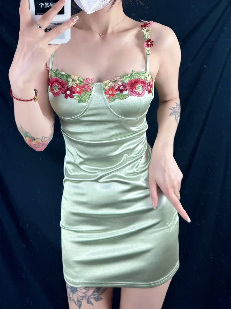 Romantische laag uitgesneden geborduurde bloemenriem ort rok Zomer Vaion Sle Satijn Dr Lente Dag Kleur Ptte ~ Body Pad In...