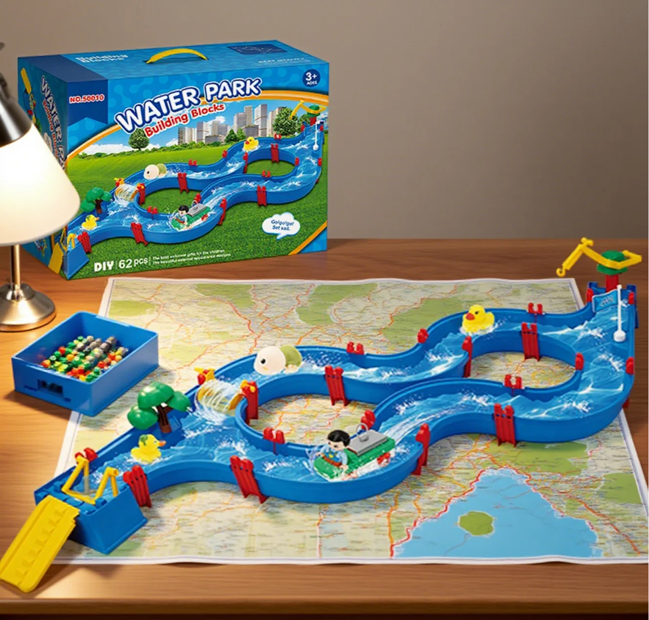 Conjunto de brinquedos para parque aquático infantil, 62 peças, presente de verão, corrediça de água dobrável diy, barco de desenho animado e acessórios de personagens, interação familiar/banheiro de piscina de praia