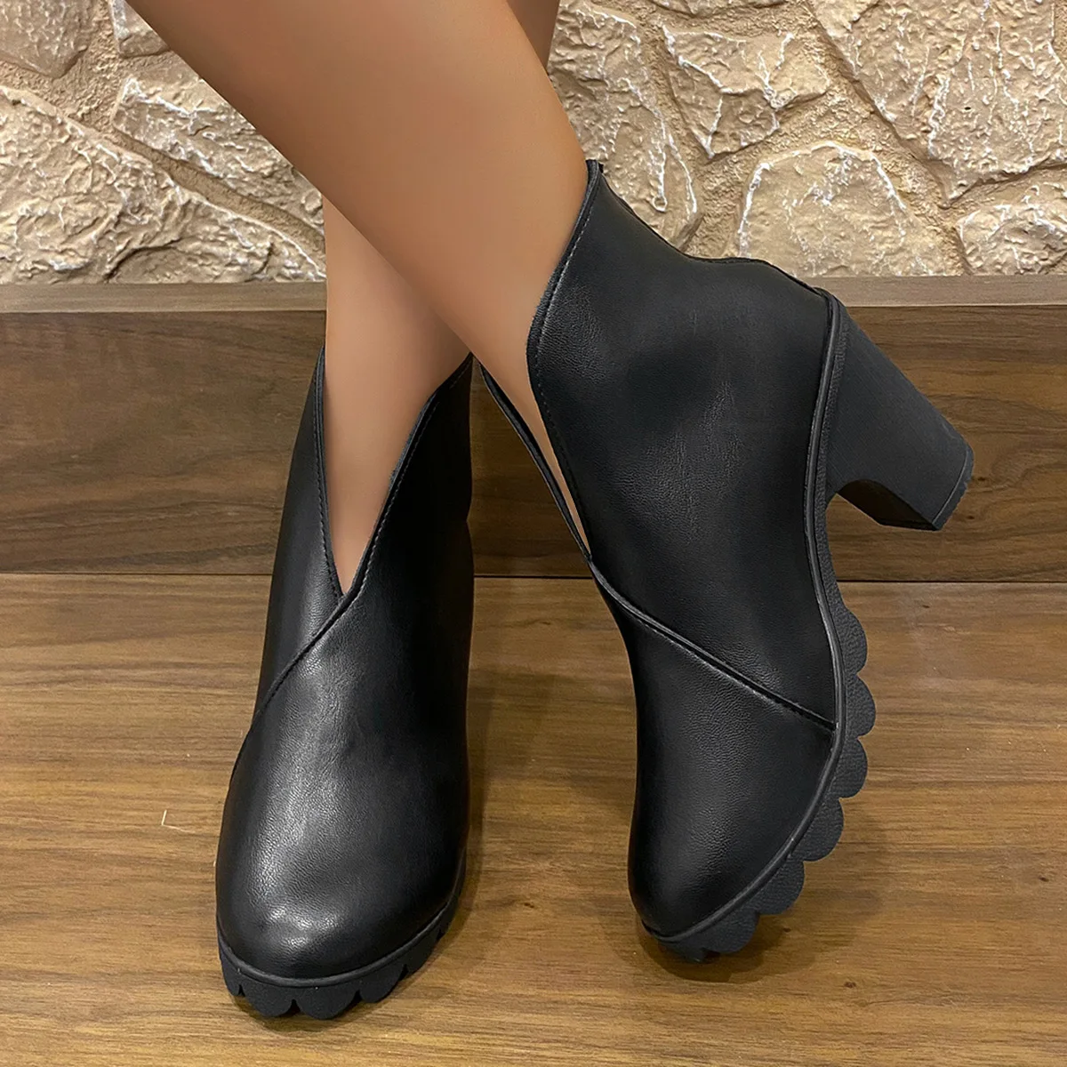 Automne et hiver nouvelle tendance de la mode rétro Niche Style britannique bottes à talons épais femmes polyvalentes bottes en cuir décontractées 2025