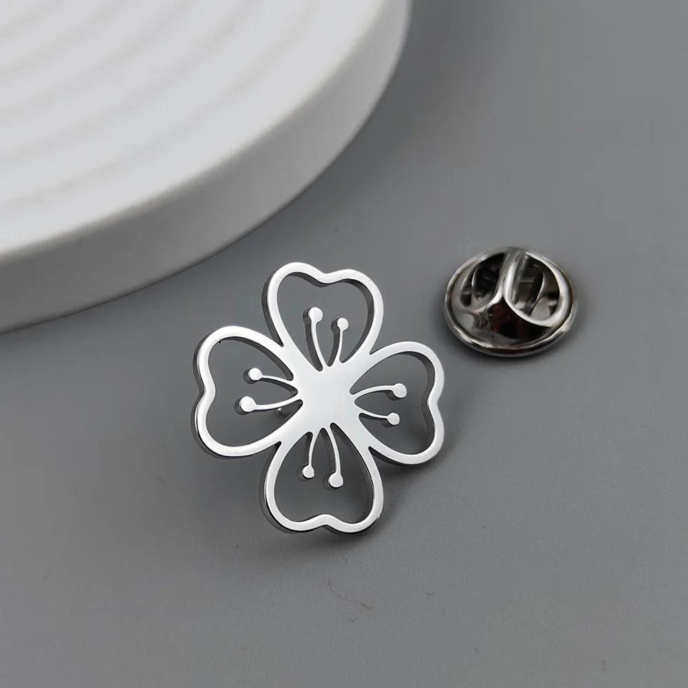 Four-leaf clover petal gold-plated badge, suit lapel pin black silver stainless steel, men\'s collar brooch, Halloween gift