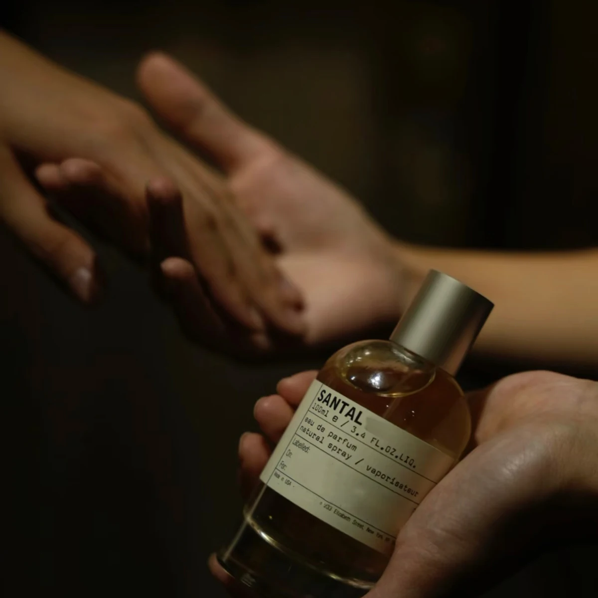 

Santal - Фирменный аромат Нью-Йорка - культовый классический унисекс-парфюм с древесными нотами - запах кожи, сандалового дерева и дыма