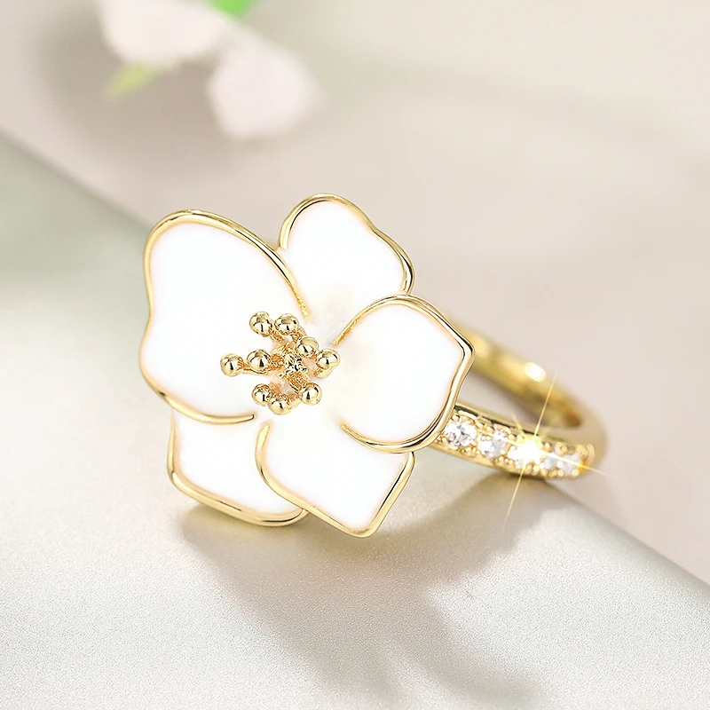 Huitan Aesthetic White Flower Rings for Women Graceful Wedding Band Delicate Finger Jewelry with Shiny Zirconia Chic Accessories