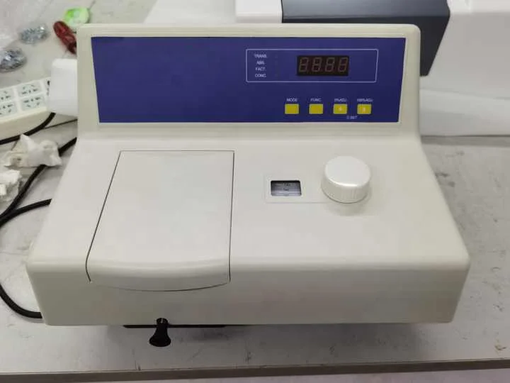 

Laboratory UV Vis Spectrophotometer with Halogen Lamp, Precise Optical Analysis Instrument