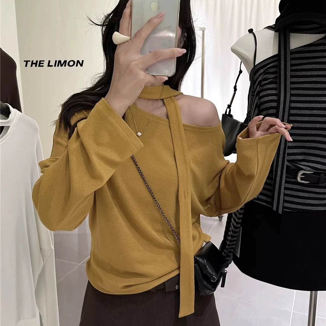 Korean contrasting color one-shoulder short-sleeved T-shirt for women 2025 summer new irregular knitted top