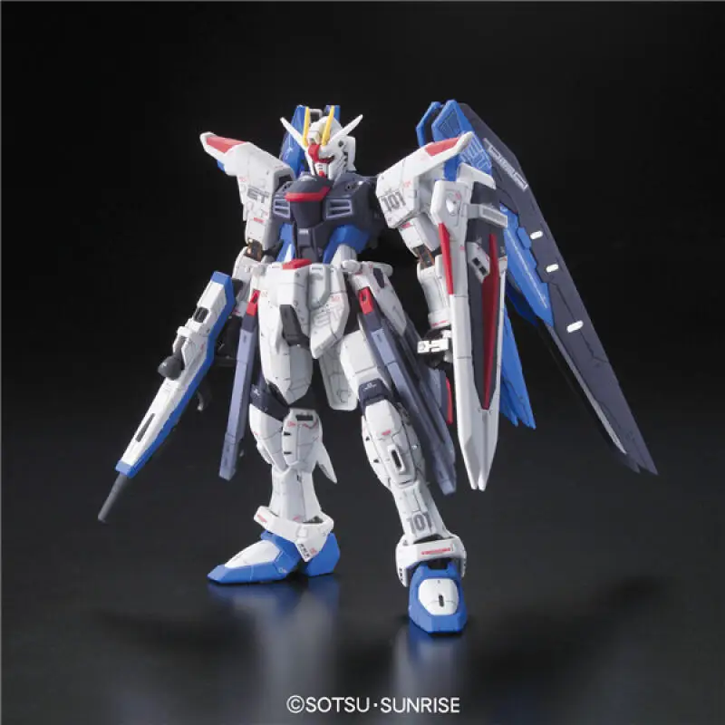 

Bandai Gundam RG 05 ZGMF-X10A Модель куклы Freedom Gundam, фигурка, подарок на день рождения