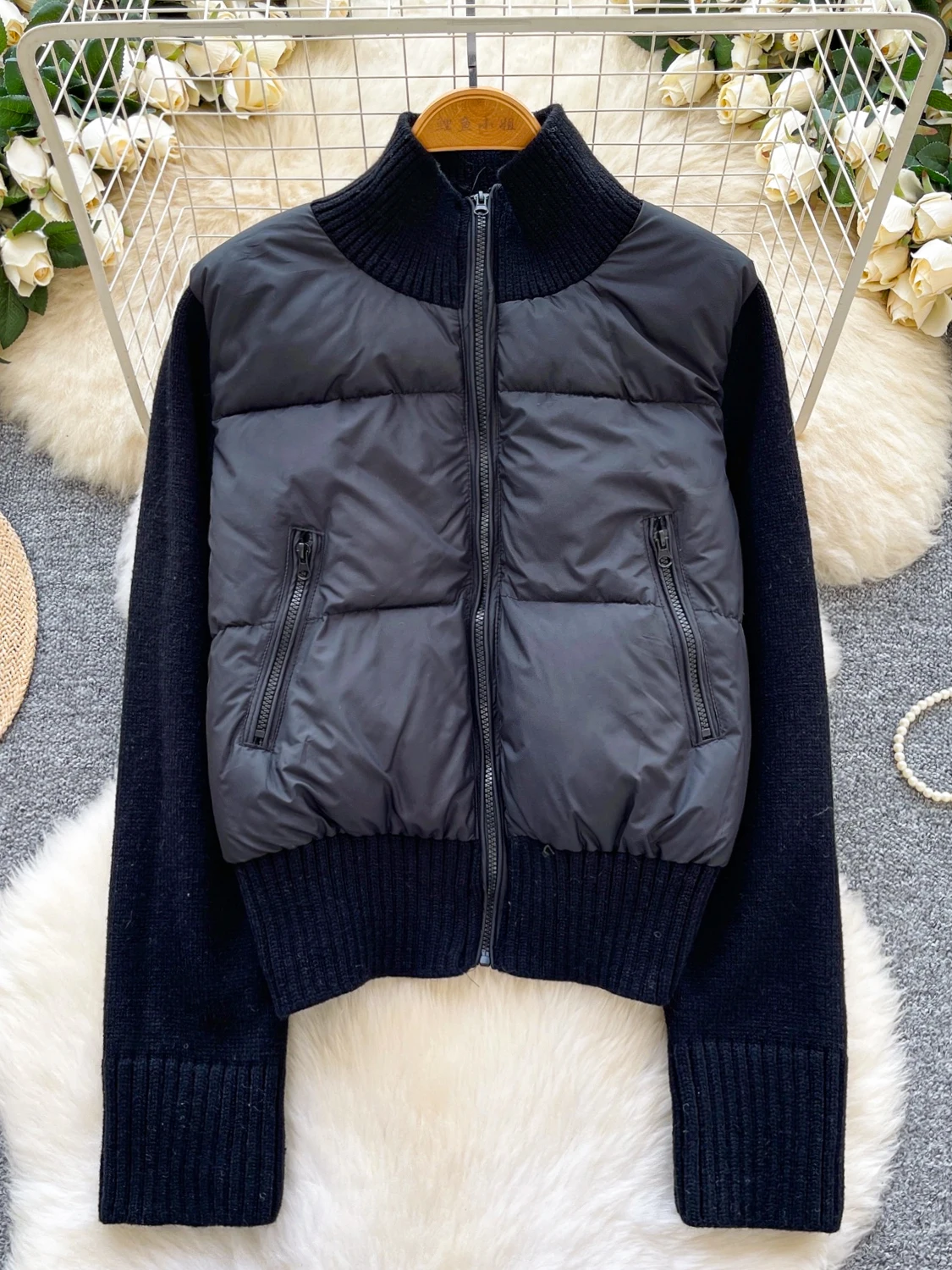 Damska dzianinowa bluza patchworkowa z bawełny, luźny krój, stójka, ciepła, jesienno-zimowa, casualowa, uniwersalna odzież wierzchnia.