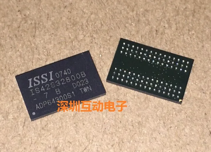 IS42S32800B-7B BGA,