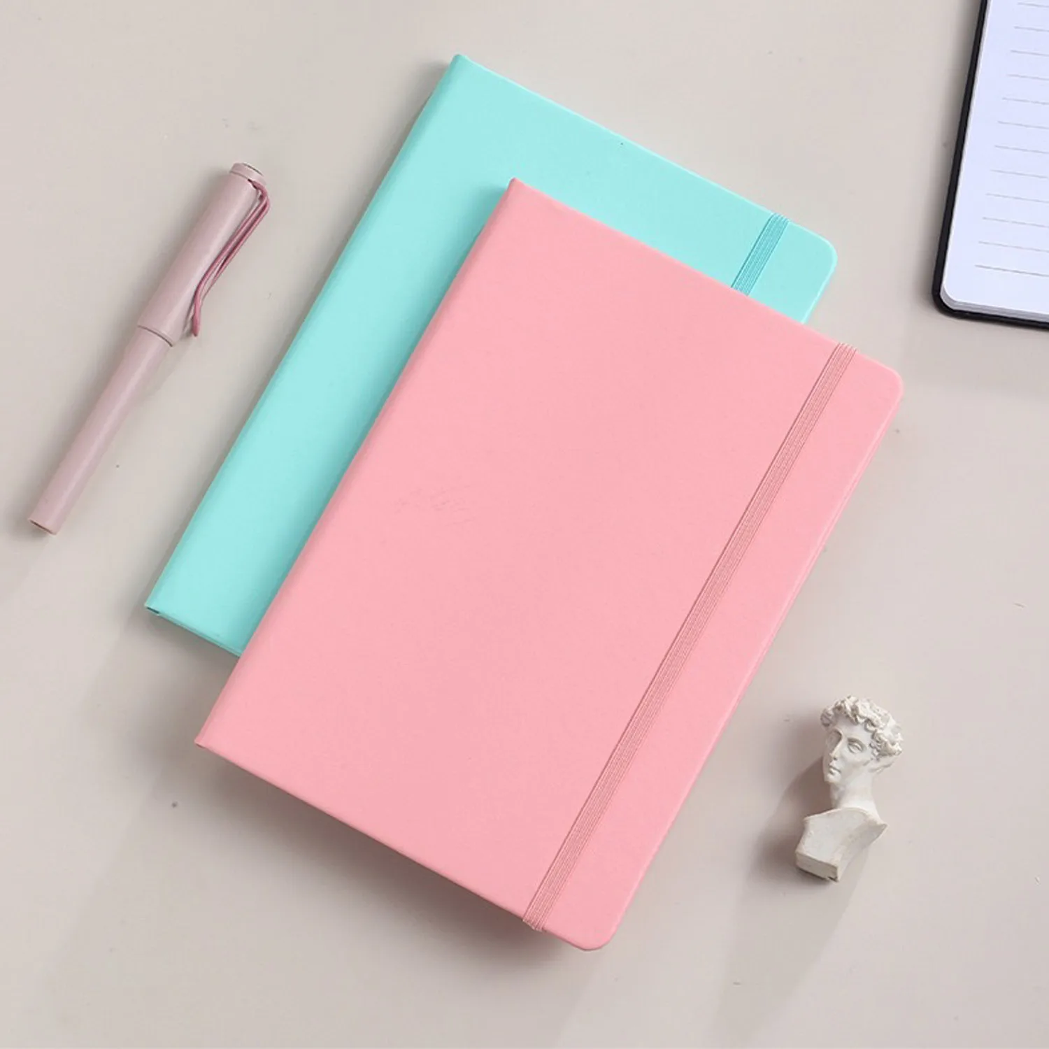 

Makeasy Classic Notebook A5 With Elastic Band Feint-Ruled Notebook 200pages A5 Notepad Multicolor