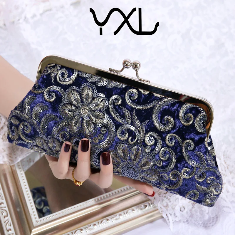 

Retro Beaded Evening Clutch Black Velvet Clutch Diamond-Studded Cheongsam Clutch Elegant Evening Clutch For Formal Dresses