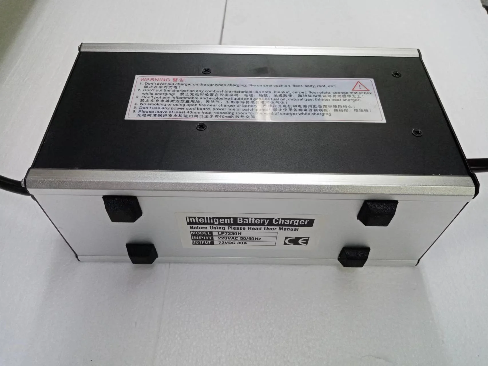 Carregador de bateria para carrinho de golfe 72v 30A Tong S14C Entrada de motor de ônibus turístico 220V Carregador inteligente inteligente