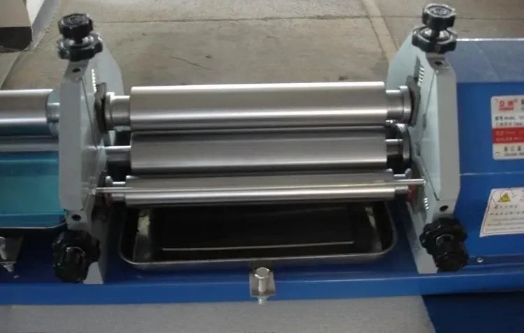 

LZ-107 double head gluing machine, shoe white latex gluing machine, shoe factory machinery and equipment