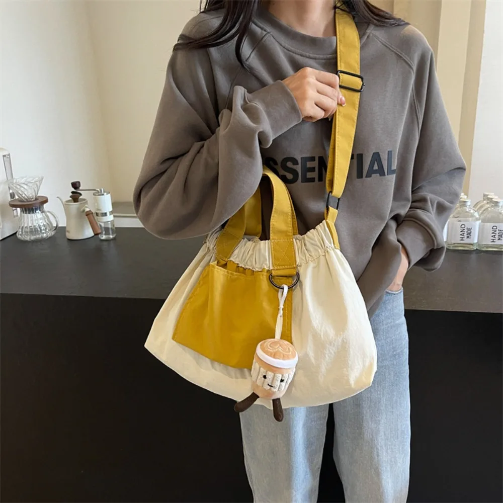 

Polyester Canvas Crossbody Bag Magnetic Buckle Key Ring Contrasting Colors Handbag Pleated Plush Doll Pendant