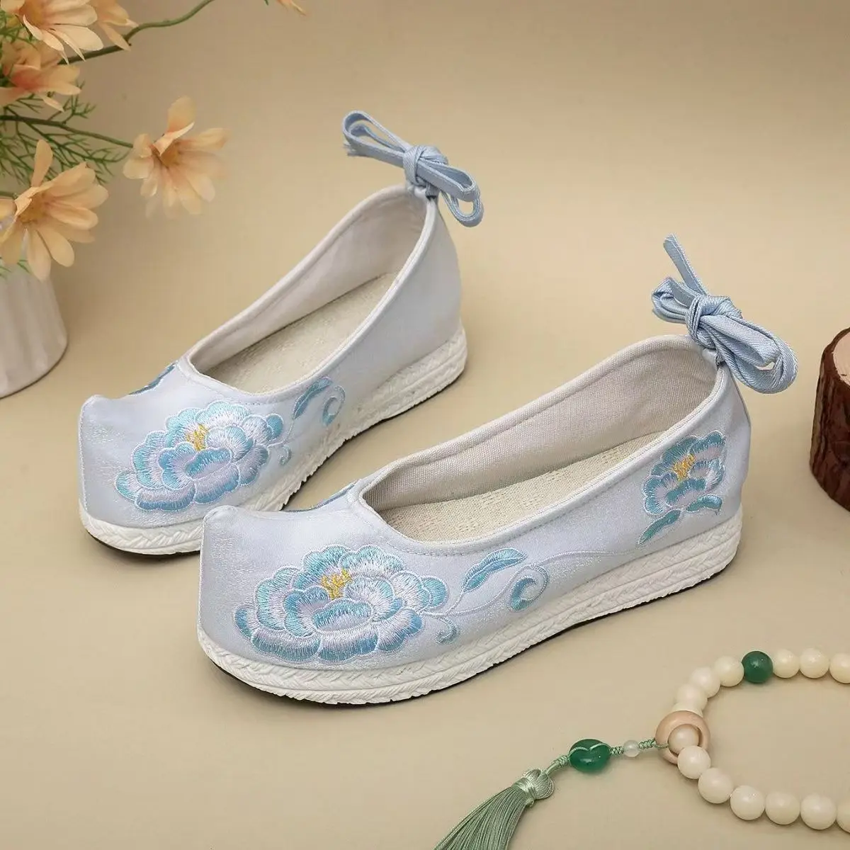 

Women Cocked Shoes Toe Embroidered Cloth Shoes Spring Summer New Soft Sole Shallow Ankle Strap Flat Sole Big Size Hanfu Shoes