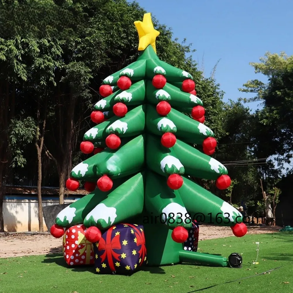 Vijf gelaagde opblaasbare kerstboom met ballen en geschenken Binnen Buiten Decoratie Grote kunstkerstboom voor vakantie