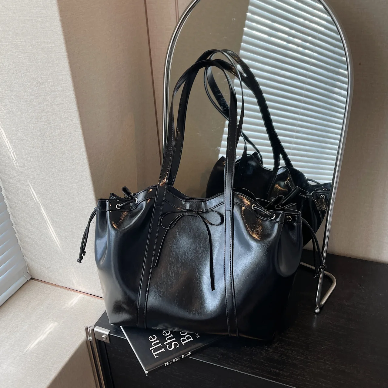 

2025 New Large Capacity Tote Bag for Women, Vintage Underarm Shoulder Purse, Spacious Retro Handbag, Versatile & Chic​