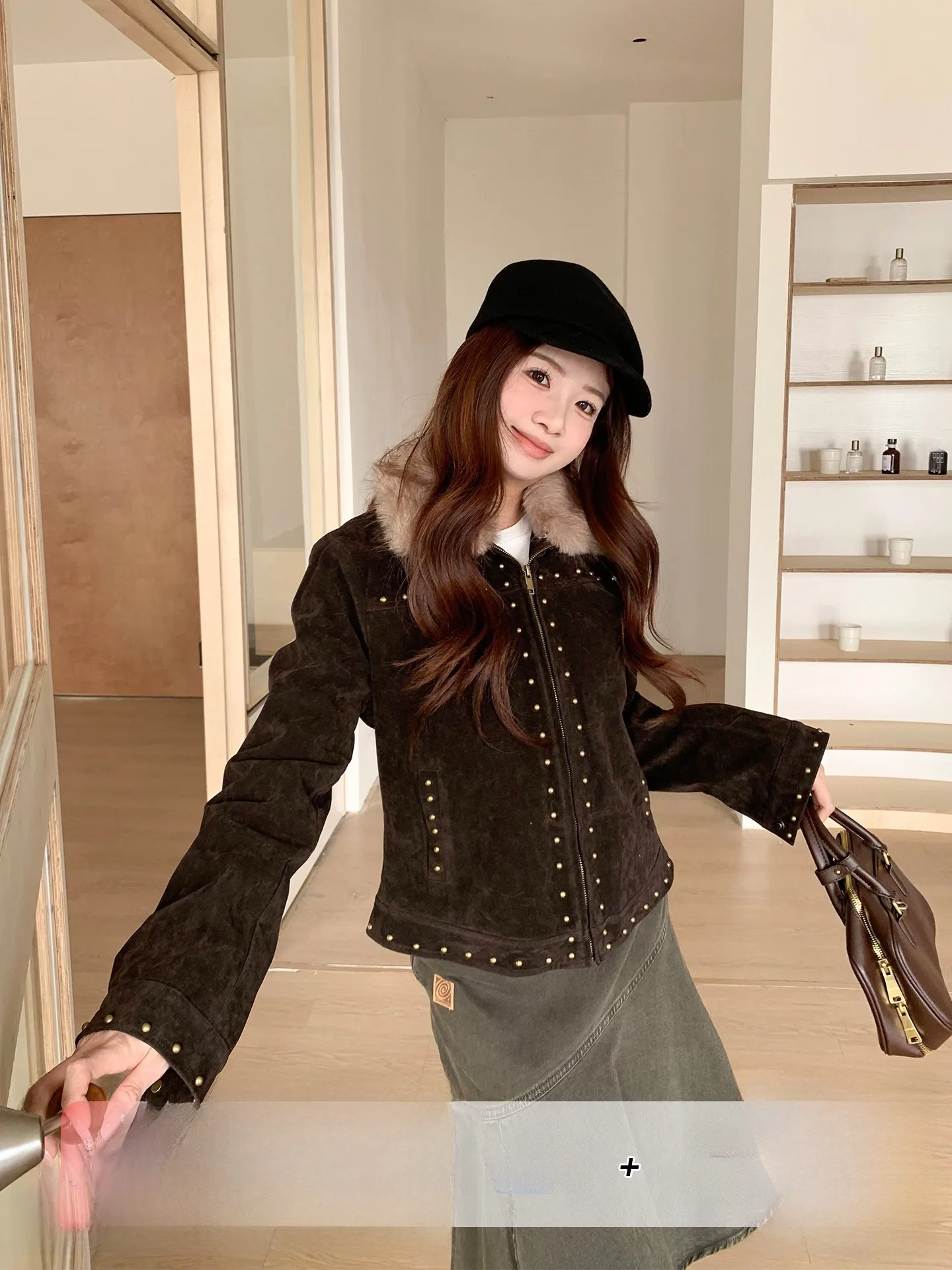 

Ретро-куртка из замши для женщин, зимняя, модная, с заклепками, теплая, приталенная, повседневная, винтажная, с застежкой-молнией, оранжевого цвета.