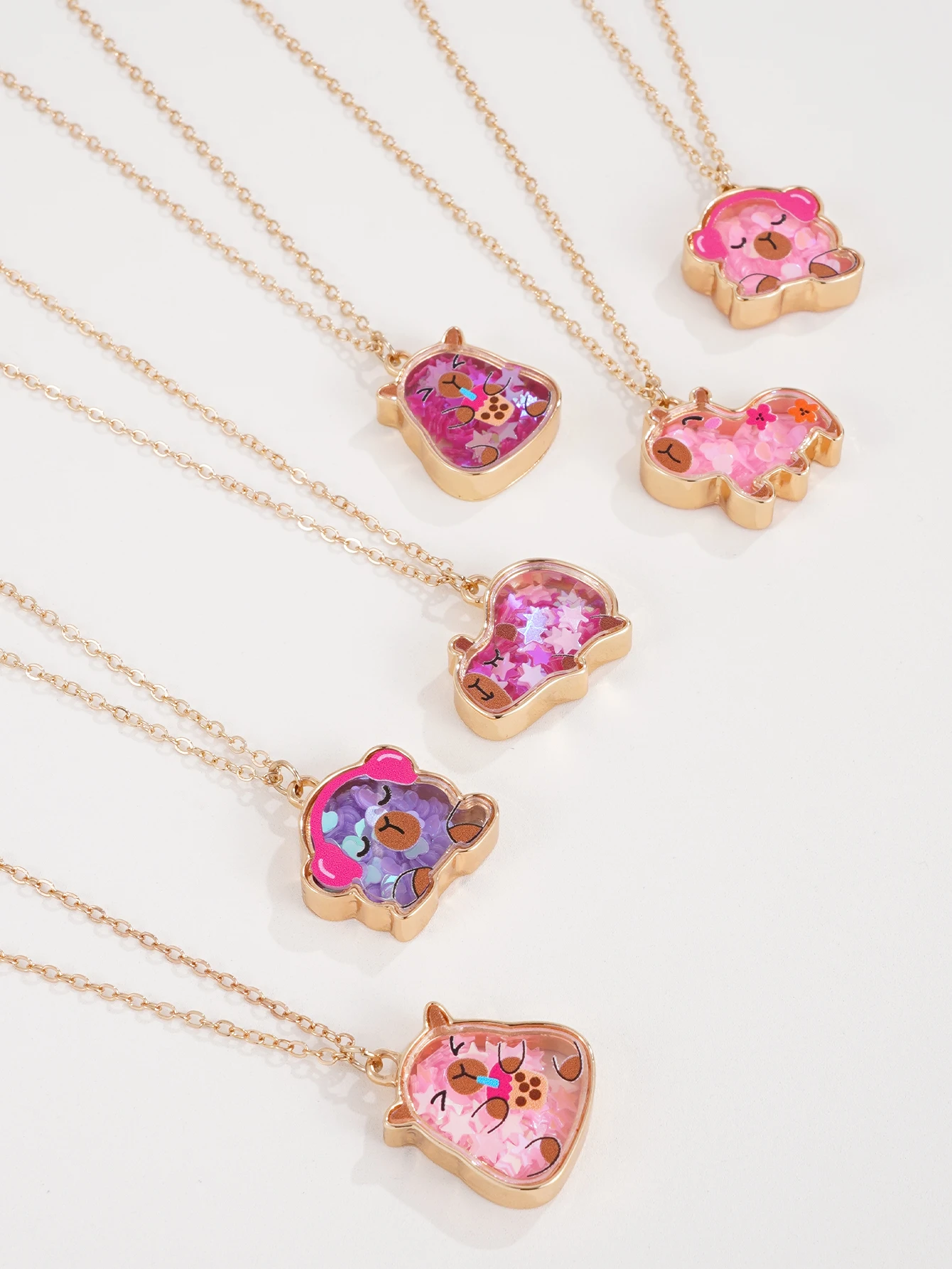 1Pc Cute Kids Capybara Shaker Pendant Necklace Quicksand Sequins Star Charm Necklace for Girls, Friendship Jewelry Set