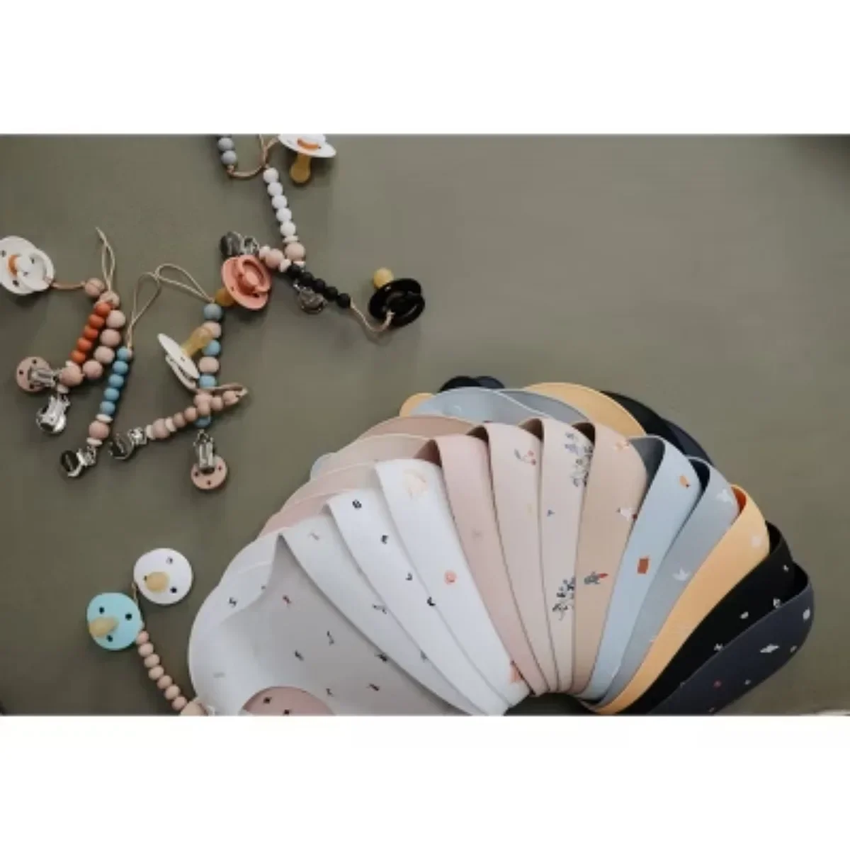 مرايل أطفال من السيليكون مصنوعة من السيليكون المواد الغذائي، خالية من مادة BPA وخالية من الفثالات