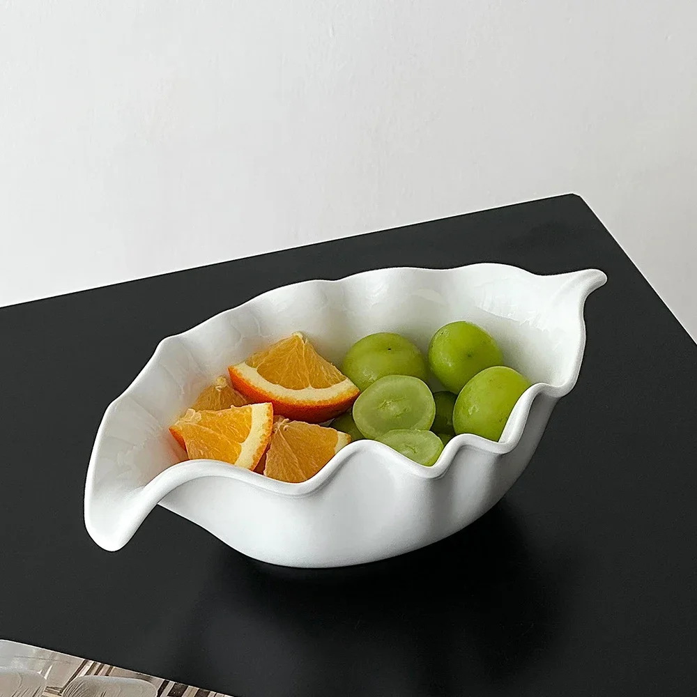 Minimalist White Ceramic Fruit Plate Wavy Irregular Rim Creative Leaf Shaped Plates Smooth Glaze Salad Bowl Kitchen Tableware