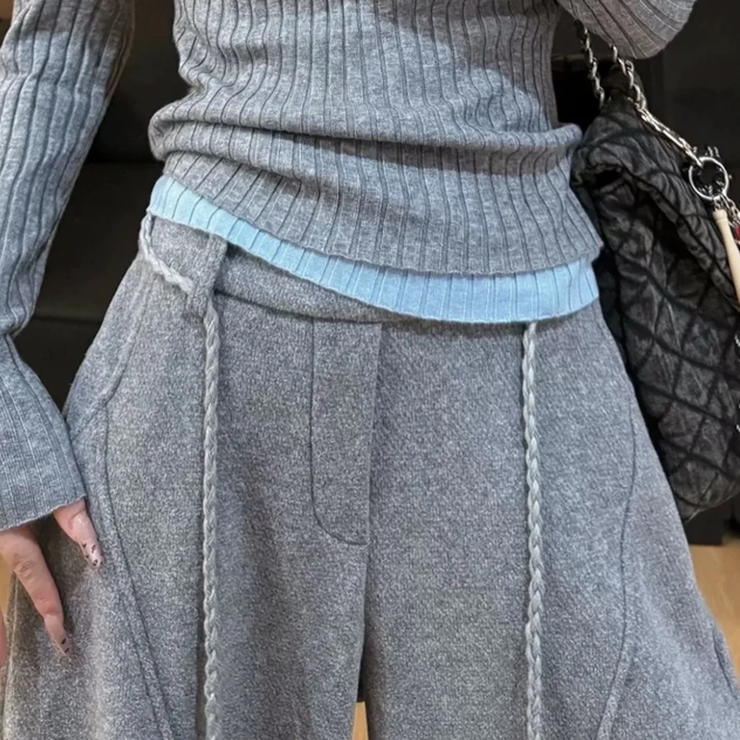 Spodnie damskie z wysokim stanem, ocieplane, codzienne, długie, dobrej jakości, modne, luźne, proste, z wykończeniem typu knife-cut.