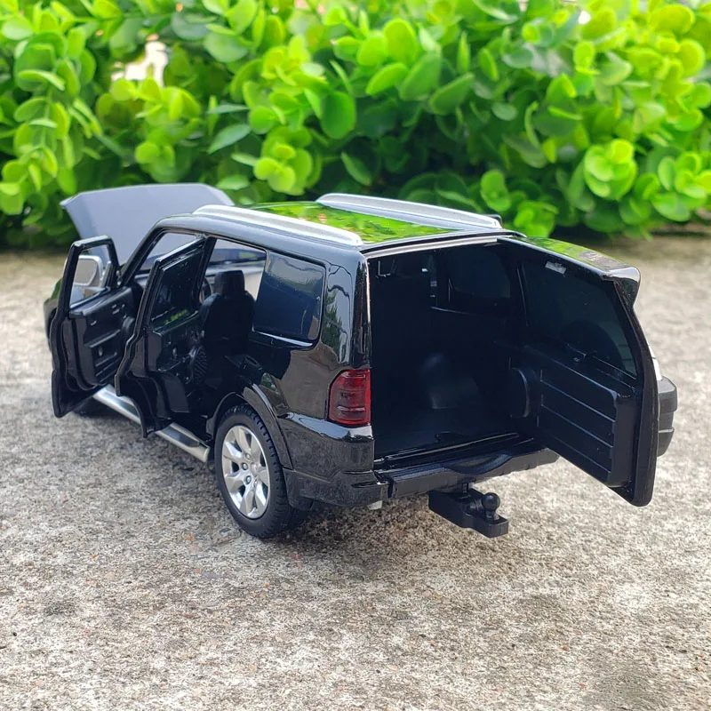 1/32 Mitsubishi Pajero V97 SUV Model Toy Car Alloy Die Cast With Sound Light Steering Off Road  Vehicle For Boys Gifts Toys