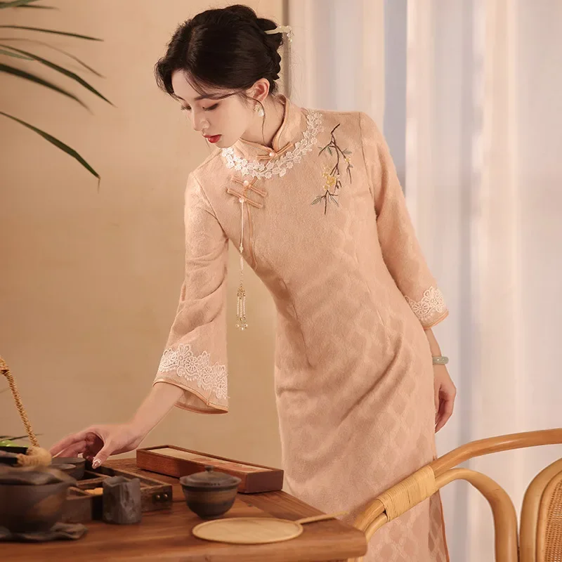 

Осенне-зимняя одежда с длинными рукавами в китайском стиле, улучшенное Cheongsam в молодом стиле, женское длинное платье Ципао в стиле ретро