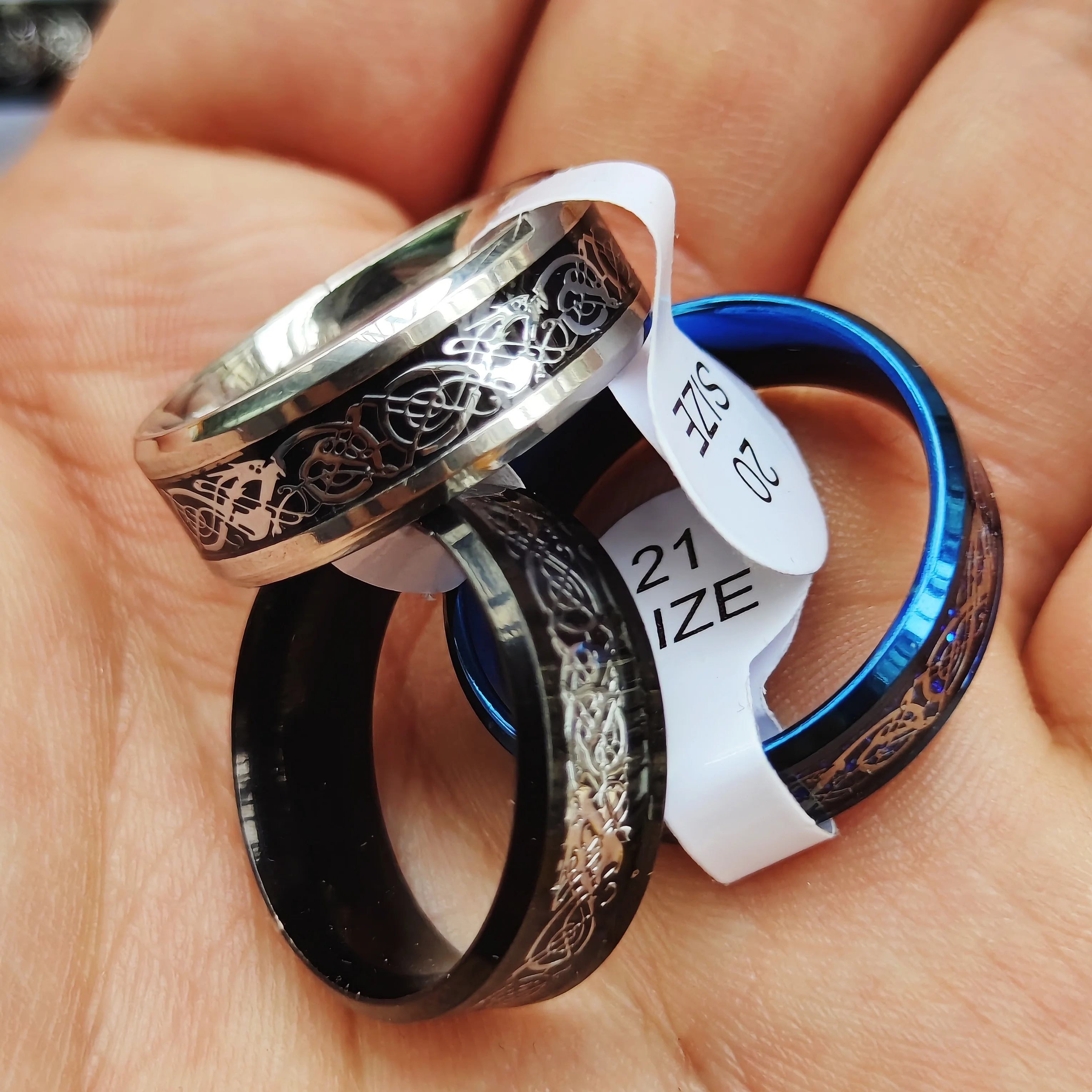 20pcs/Lot Wholesale MIX 8mm Men\'s Stainless Steel Celtic Dragon Ring Inlay Red Green Black Ring Wedding Band Jewelry Size7to11