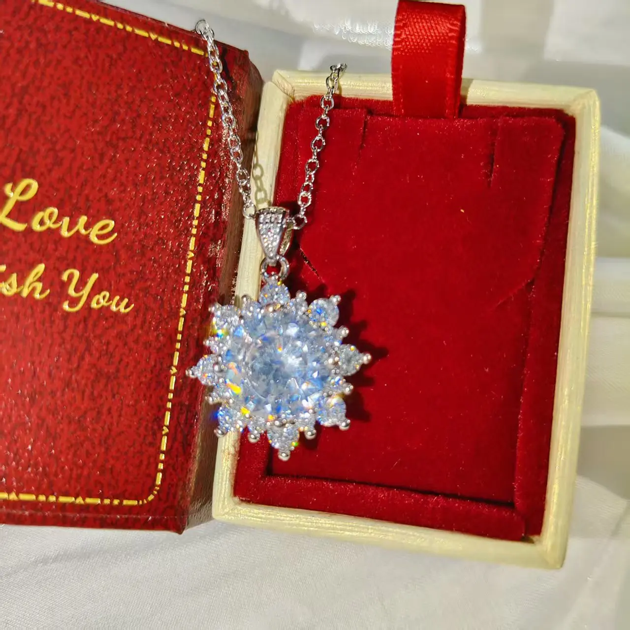 925 Sterling Silver 5 Carat Bright Sunflower Snowflake Zircon Pendant Necklace Ladies Gorgeous Jewelry