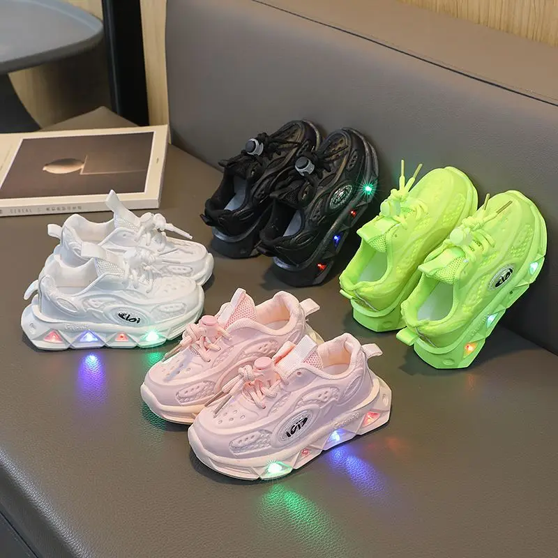 Podświetlana dioda LED buty dziecięce sneakersy ultralekkie oddychające buty do biegania miękkie podeszwy dziewczęce tenisówki na co dzień sportowe