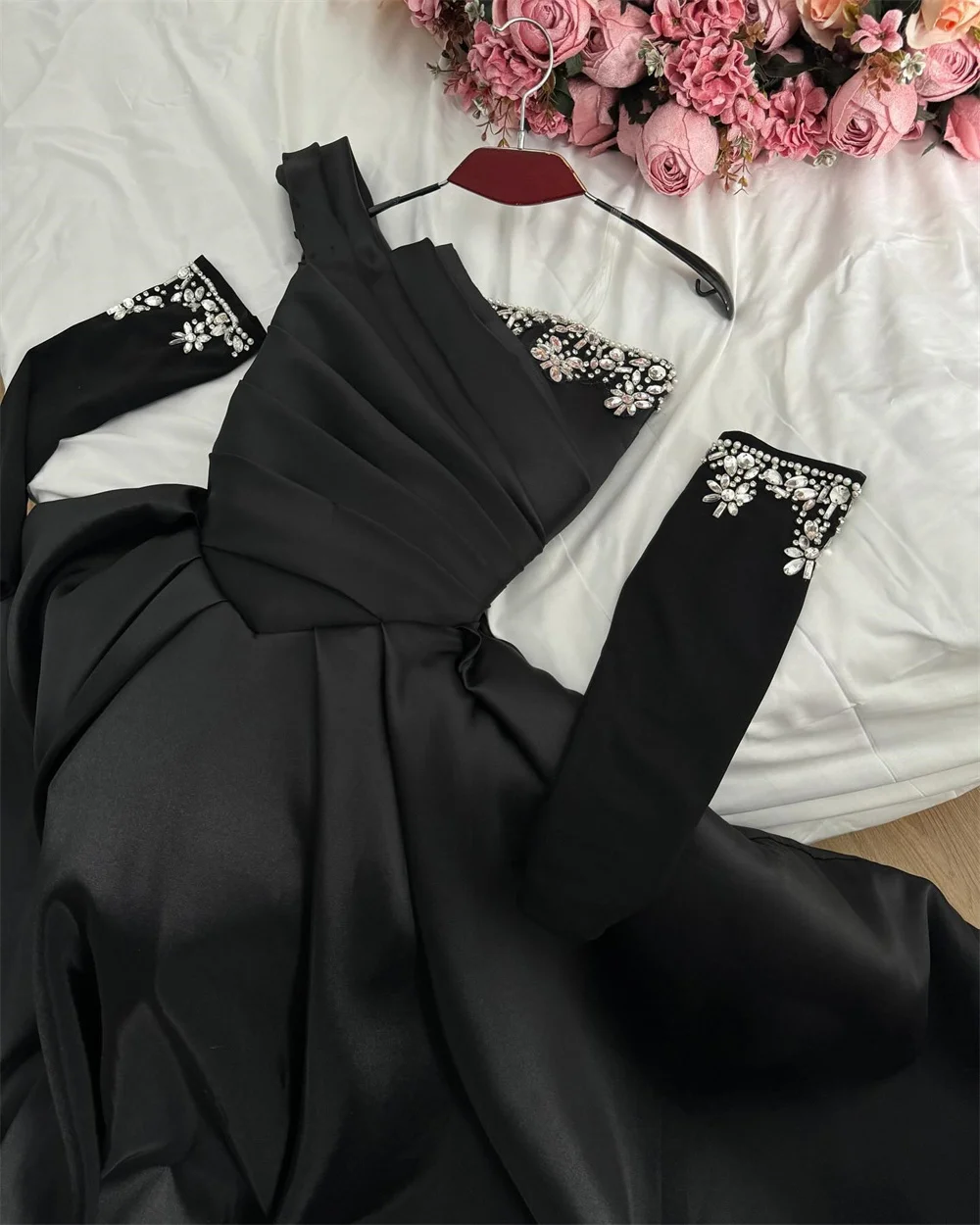 Amanda-vestidos de fiesta de satén negro con un hombro, lentejuelas con cuentas, corte en A, mangas desmontables, vestidos de fiesta personalizados