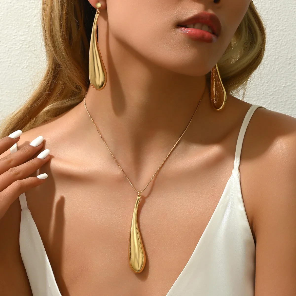 Fashion Africa Middle East Dubai 24K Gold Plated Custom Necklace and Earrings Jewelry Set for Wedding Parties and Lovers DD10807