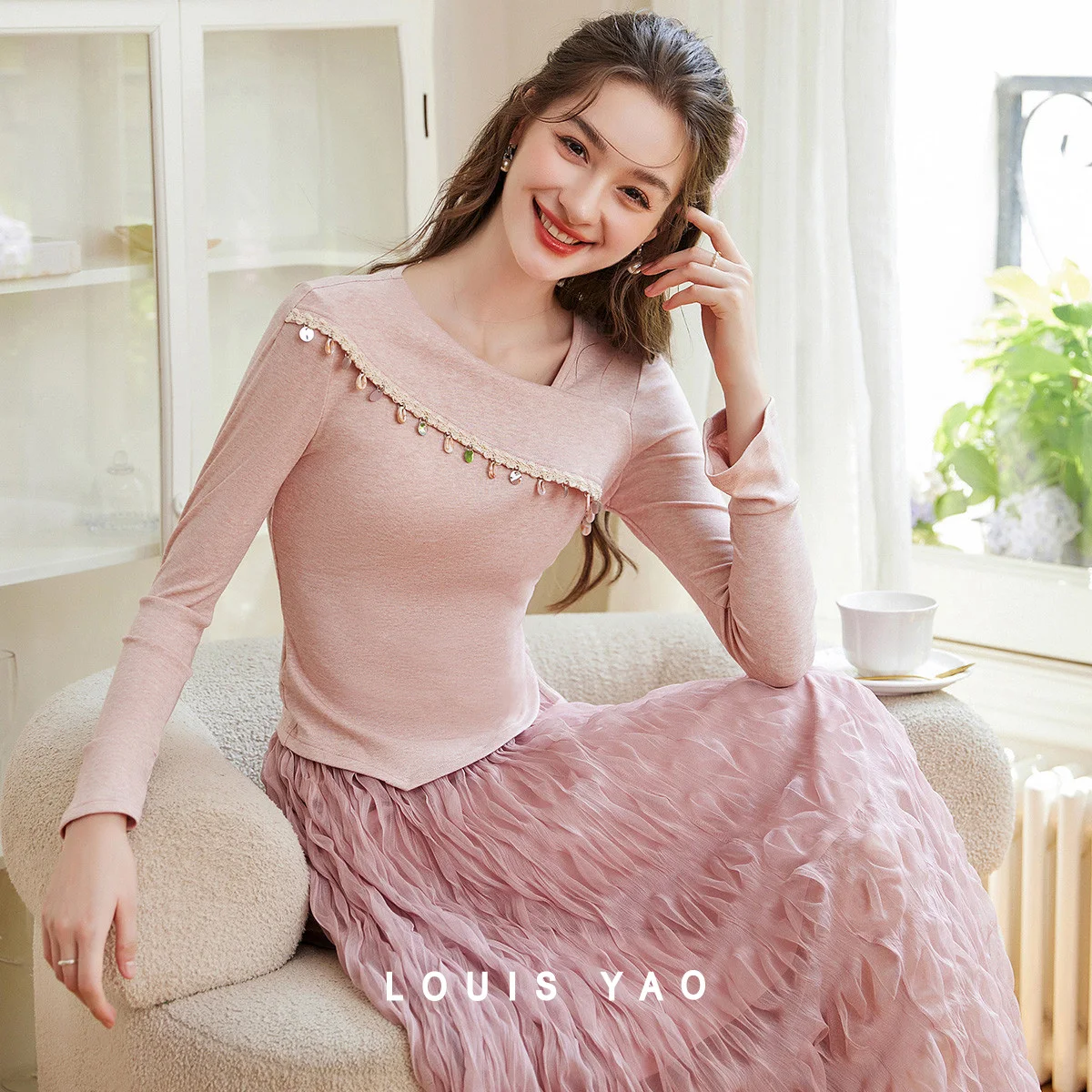 

LOUIS YAO Flare Sleeve Knitted Sweater 2025 Autumn Top Irregular Collar Shell Tassel Decoration Hem Drawstring Women's T-shirt