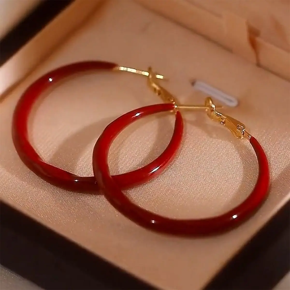 귀걸이 Elegant Red Color Smooth Enamel Hoop Earrings for Women Statement Jewelry Big Red Circle Earrings Niche Jewelry Senior Sense