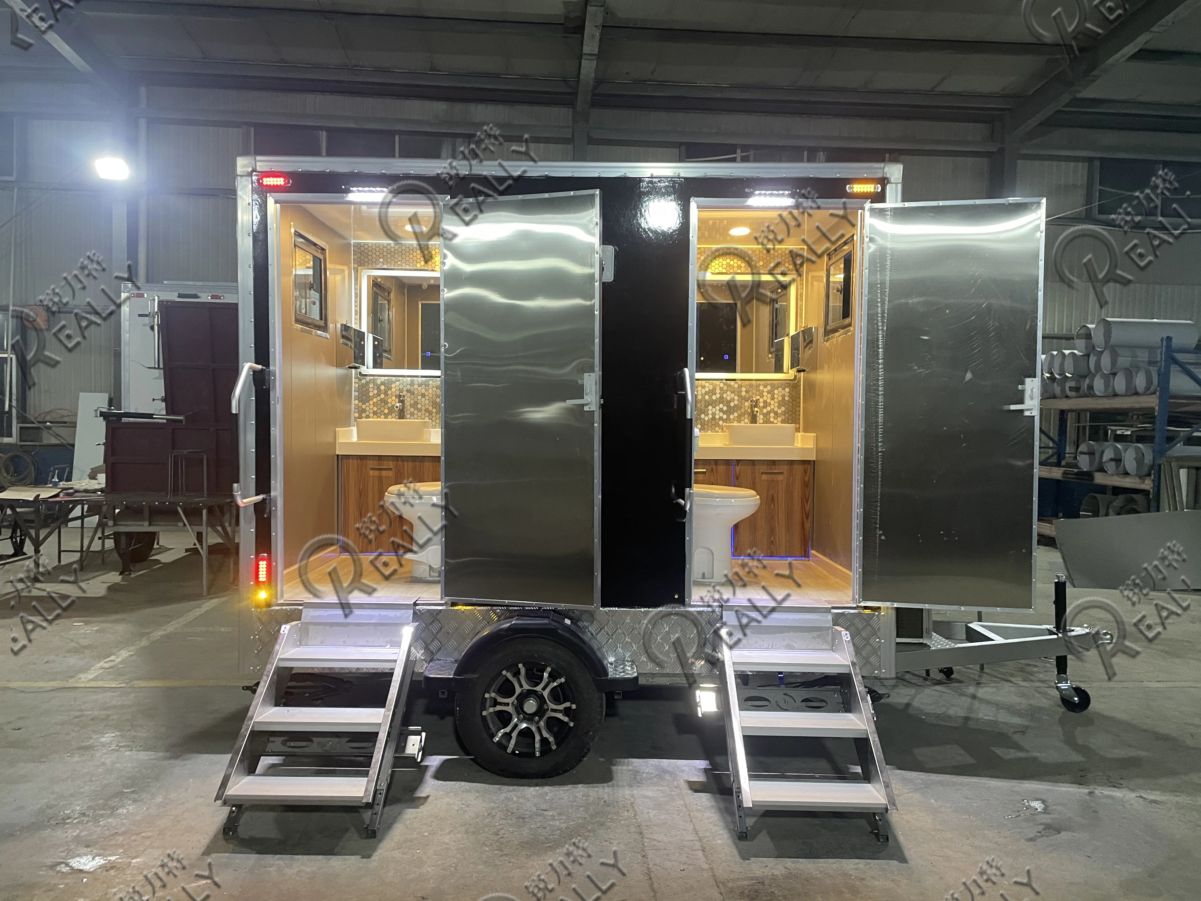 2025 Luxury Shower Restroom Trailer Customized Mobile  Toilets Bathroom Portable Toilets Cart Outdoor Shower Trailer