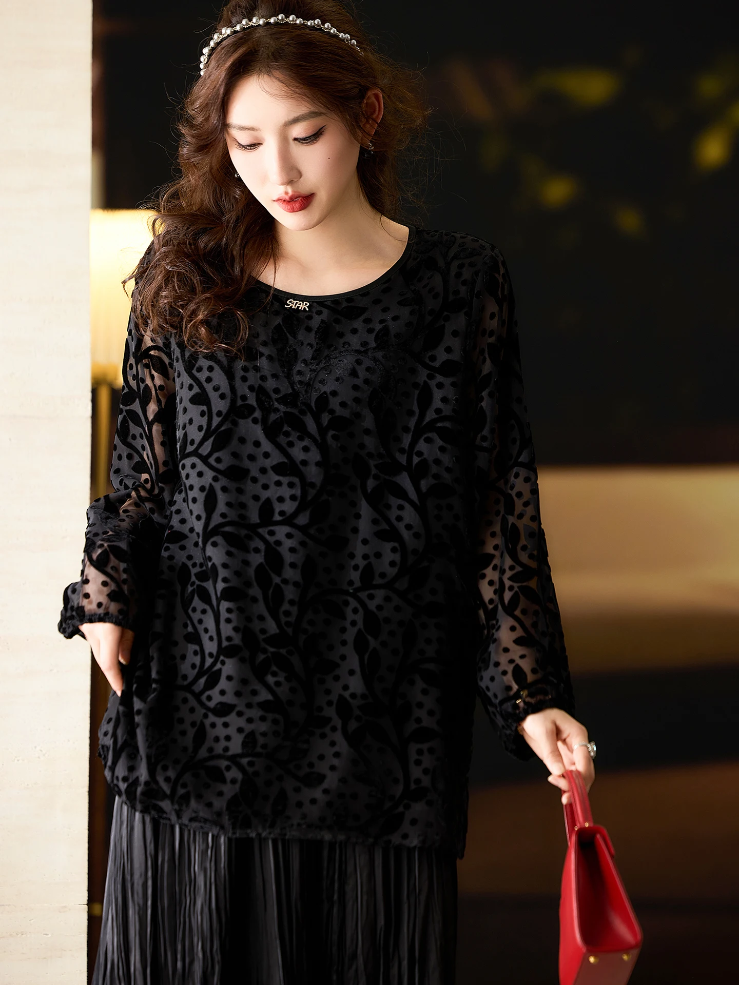 

Черная бархатная рубашка с вышивкой, женская, весна 2026, новый стиль, большие размеры, европейский товар, с длинным рукавом, удобная, дышащая