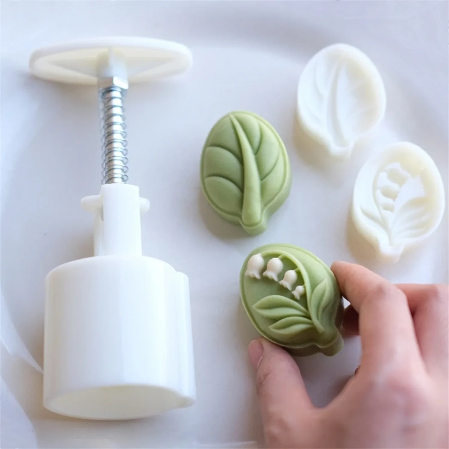 

Mid-Autumn Festival Mooncake Makers Leaf Shaped Cake Mold Cookie Stamps DIY Hand Press Cookie Dessert Cutters