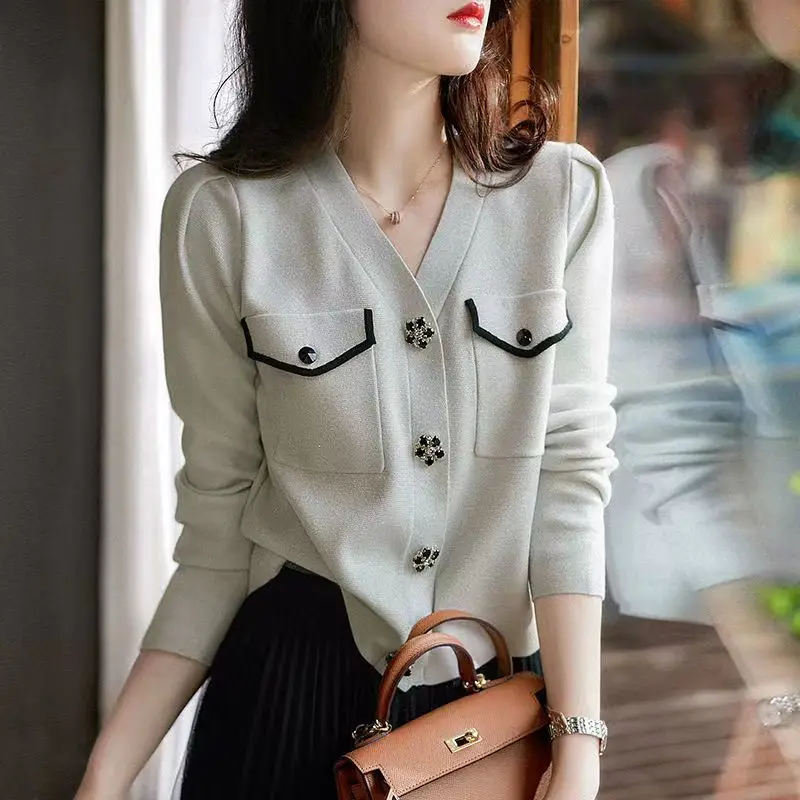 Cardigan de bolsos elegante com decote em v feminino, suéter solto de malha, roupas que combina com tudo, senhora do escritório, outono, inverno,