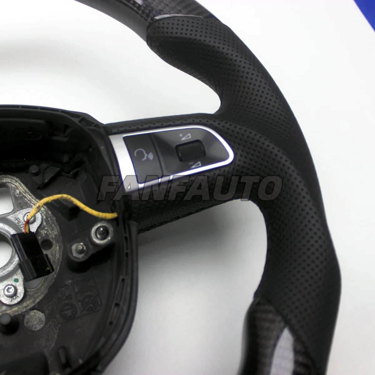 Picture 4: Replacement Real Carbon Fiber Steering Wheel with Leather for Audi A3 8P Q5 4L