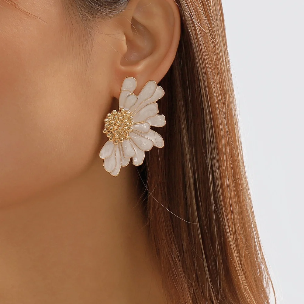 Vintage enamel petal stud earrings are suitable for women\'s everyday & vacation wear