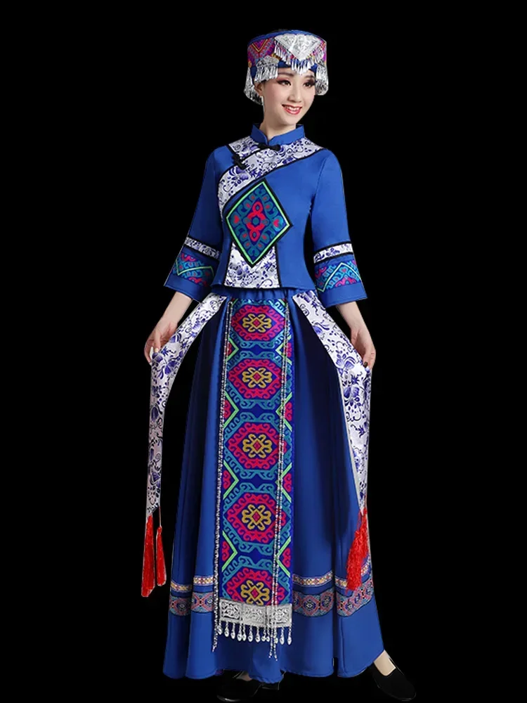 Xiangxi volwassen lange sieraden Miao en Yi prestatiekostuum danskostuum 3-delige set